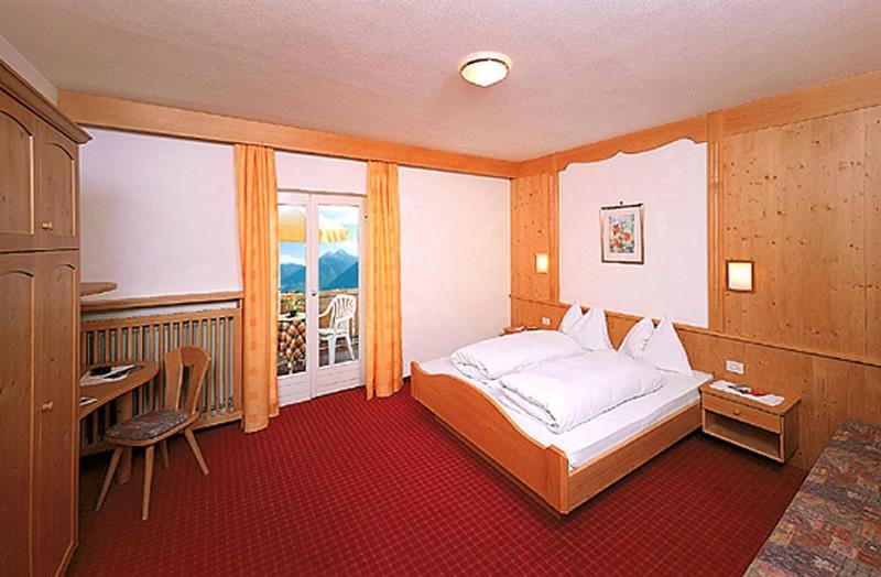 Gasthof Rastlhof Hotel Schenna Ruang foto