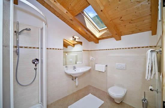 Gasthof Rastlhof Hotel Schenna Ruang foto